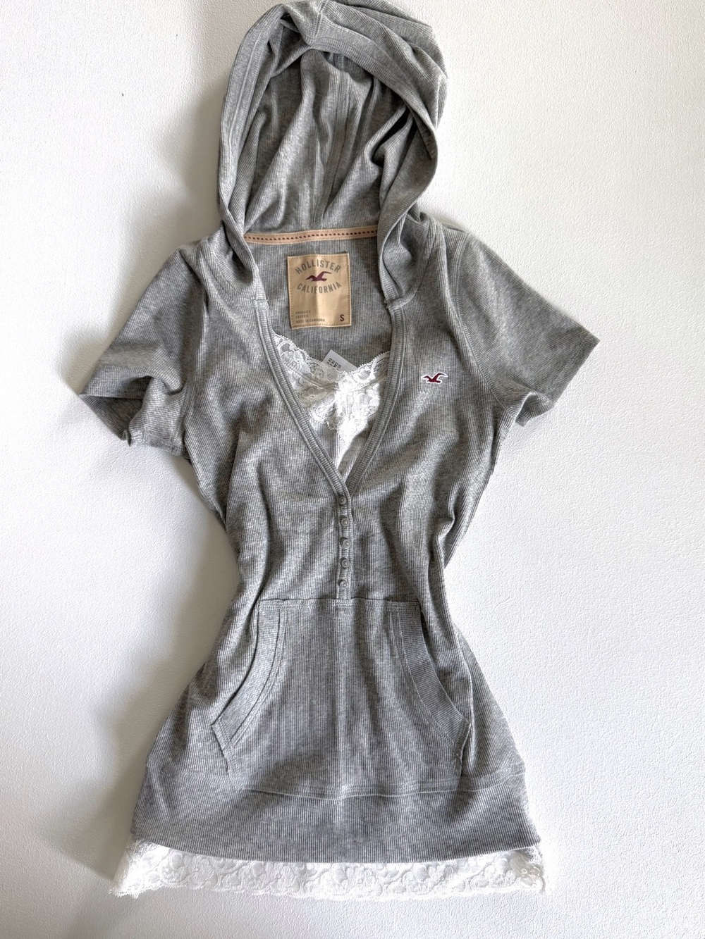 Hollister Gray Ribbed Hooded Short Sleeve
Henley